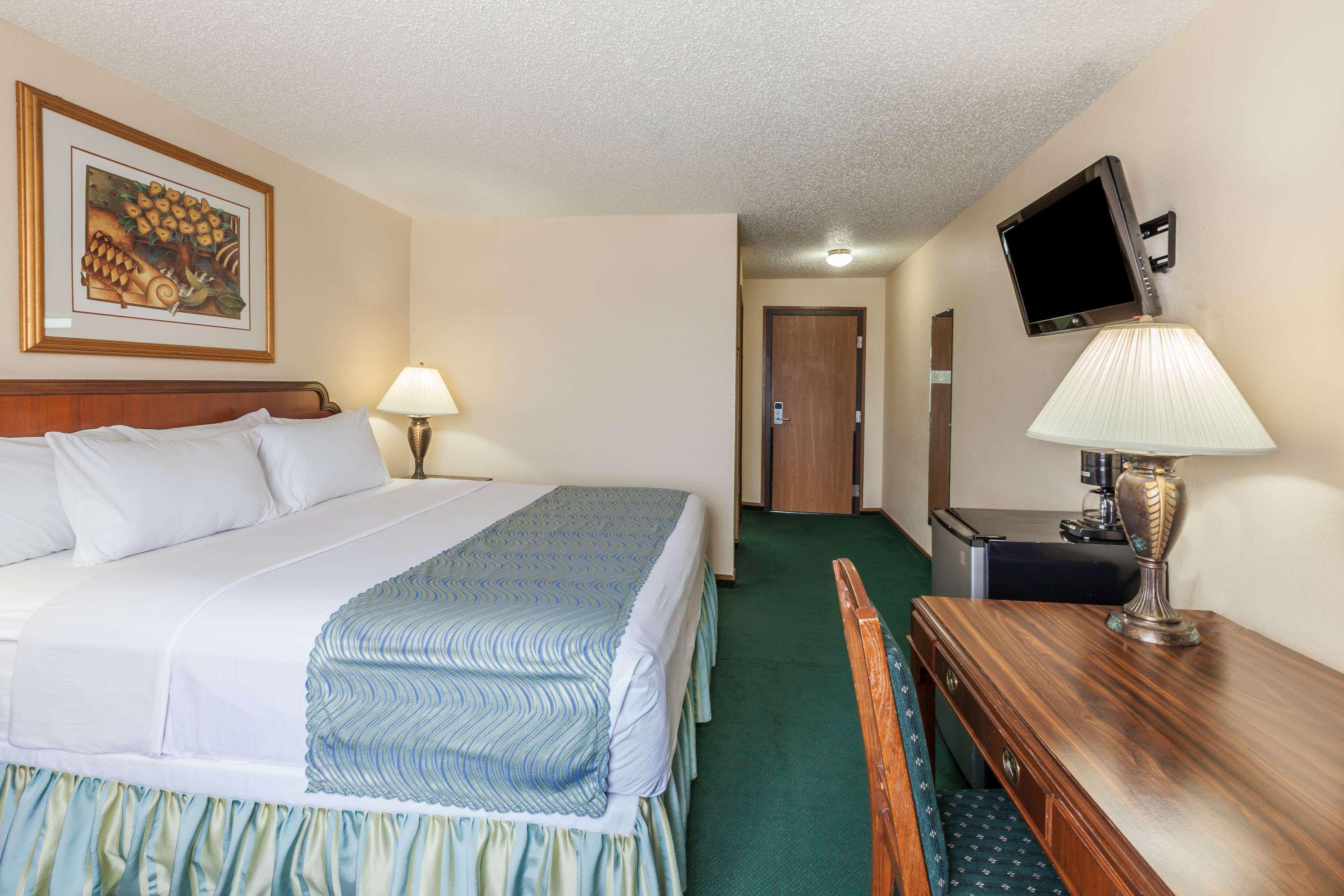 Super 8 By Wyndham Dfw Airport/south