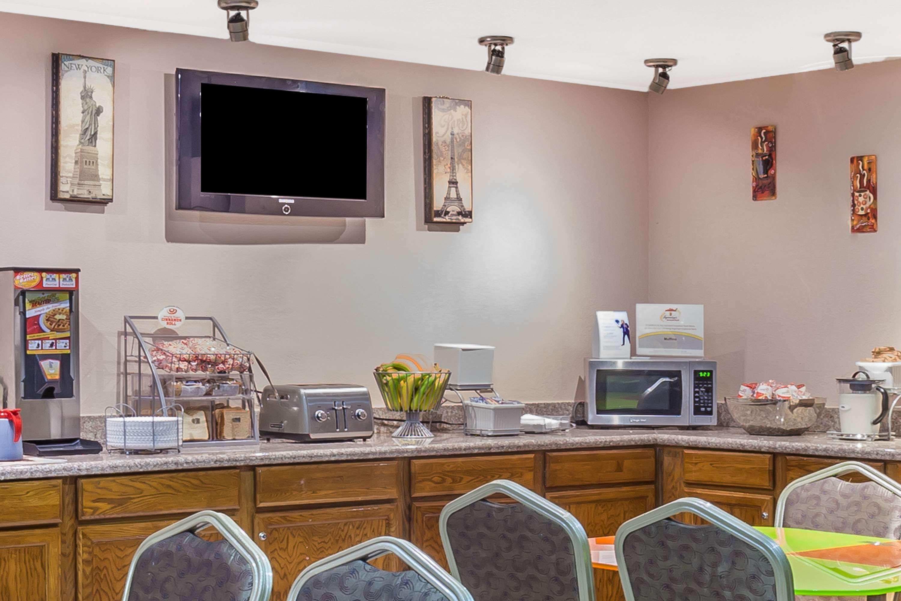 Super 8 By Wyndham Dfw Airport/south Hotel Irving