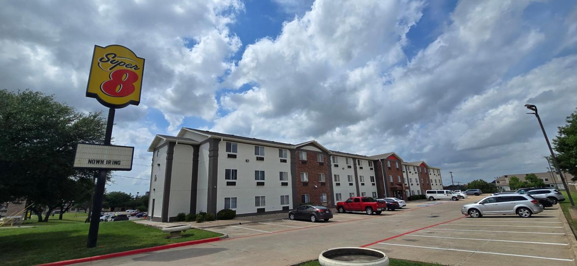 Super 8 By Wyndham Dfw Airport/south 2* Irving