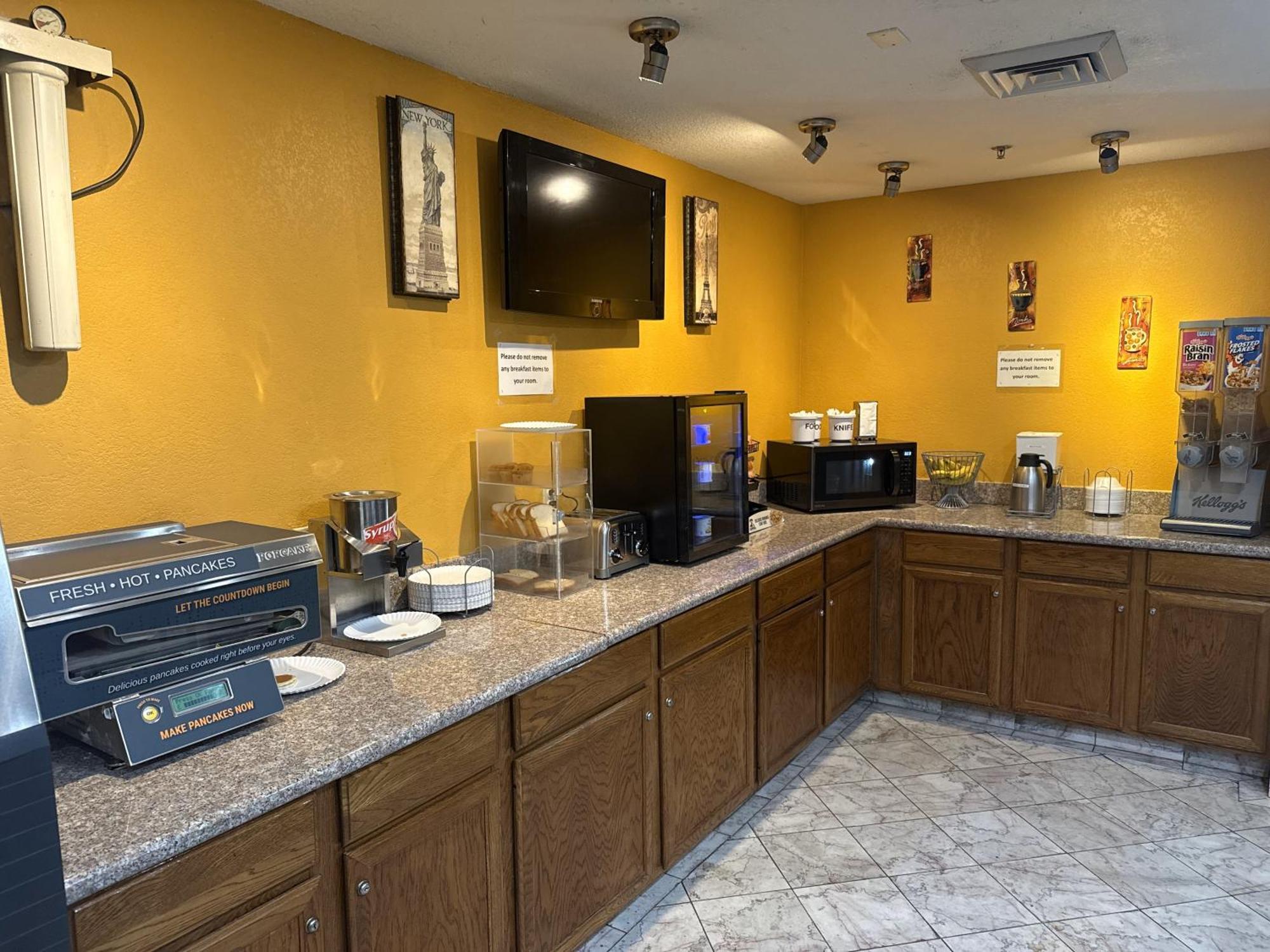 Super 8 By Wyndham Dfw Airport/south