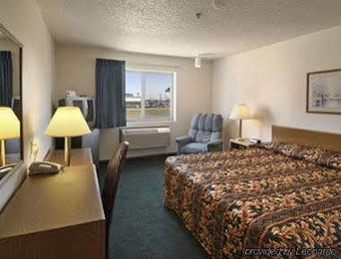 Super 8 By Wyndham Dfw Airport/south Hotel 2*