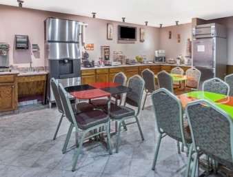 Super 8 By Wyndham Dfw Airport/south Hotel 2*