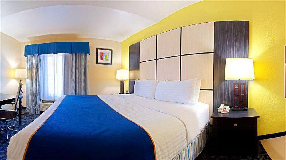 Super 8 By Wyndham Dfw Airport/south Hotel Irving