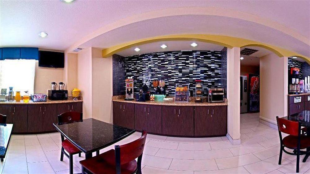 Super 8 By Wyndham Dfw Airport/south Hotel